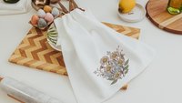 daisy kitchen towel for new home, April birth flower gifts for mom, sweet pea flower hand towels for guests, fall host gift, April birthday