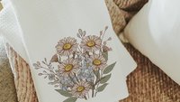 daisy kitchen towel for new home, April birth flower gifts for mom, sweet pea flower hand towels for guests, fall host gift, April birthday