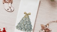 oyster shell Christmas tree decorative kitchen towels for winter, coastal Christmas hand towels for bathroom, oyster Christmas gifts for Mom