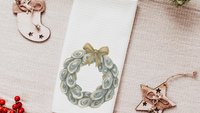 oyster shell Christmas wreath hand towels for powder room, oyster Christmas gifts for beach lovers, holiday hosting decor home decor gift