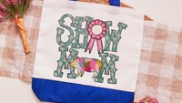 show mom pig tote bags for women, raising pigs country girl gifts, farmers market bag for sister, Berkshire pig gifts for pig lovers, Duroc