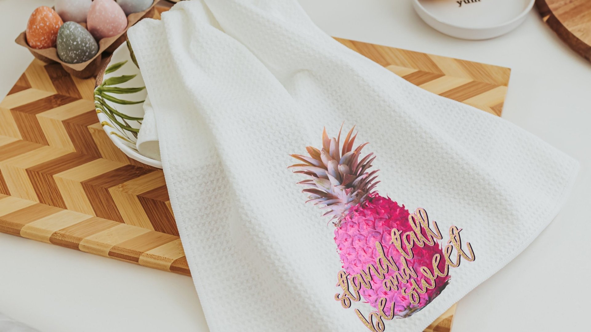 pink pineapple kitchen towels for friends, stand tall like a pineapple tropical kitchen decor, Galentines Day gifts for best friends, new