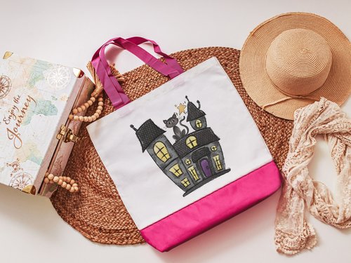Haunted house Halloween tote bag