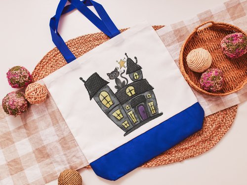 Haunted house Halloween tote bag