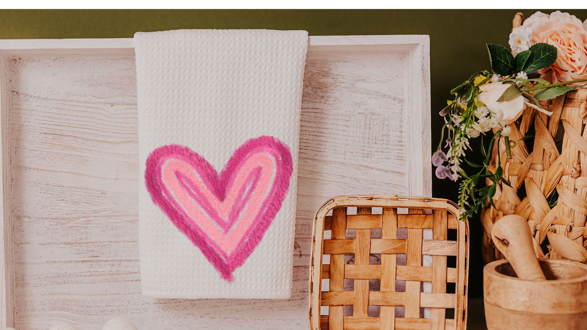 faux yarn pink heart kitchen towels, cute Valentines kitchen decor, fun Valentines gifts for friend, knitting gifts for knitters, best gifts