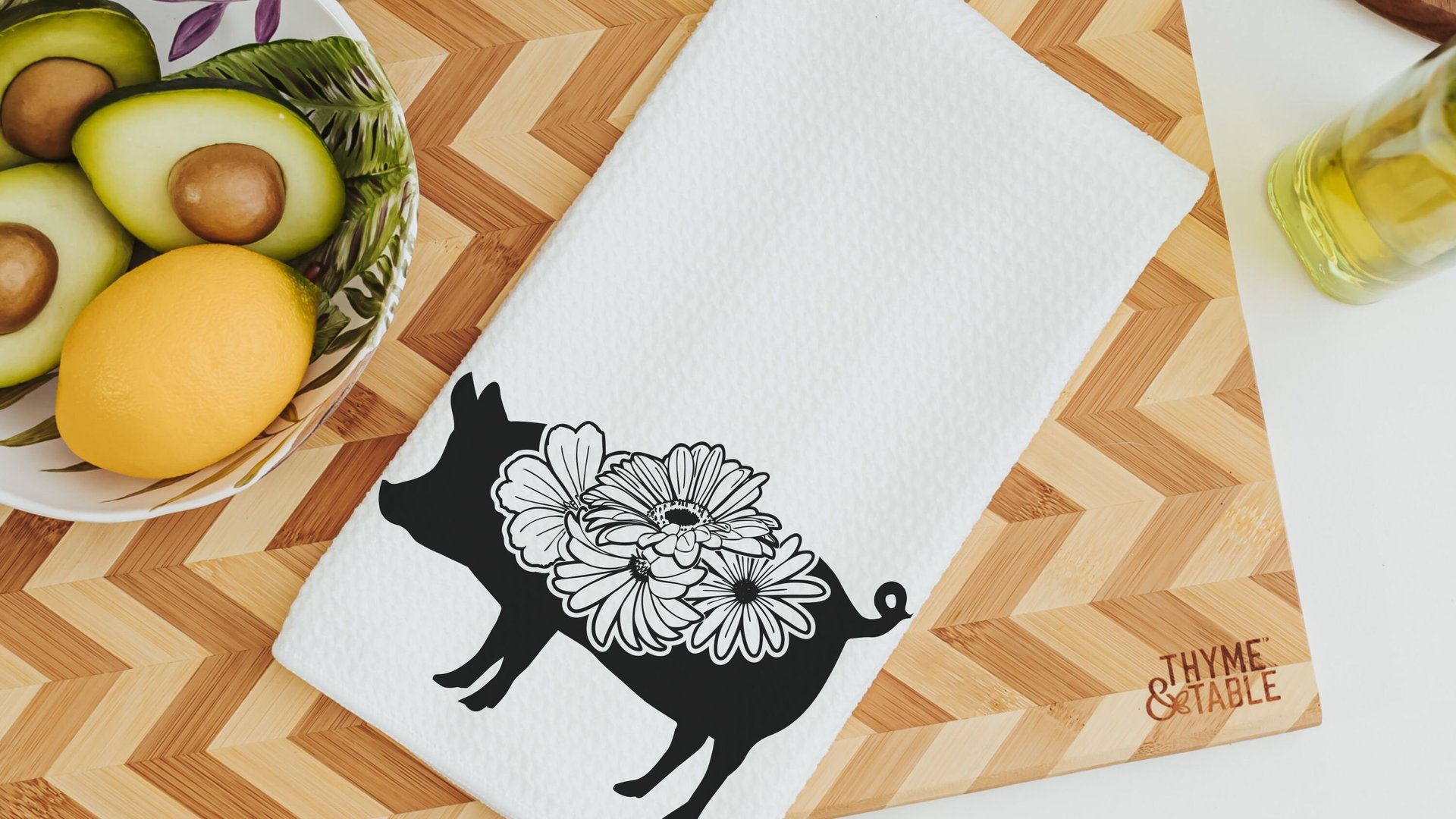 floral pig kitchen towels for Spring, farmhouse kitchen decor, cute pig gifts for pig lovers, black and white flower hand towel for bathroom