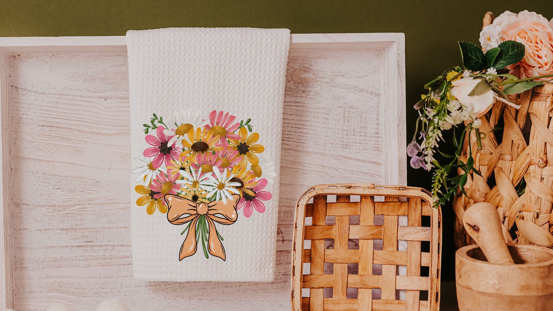 floral bouquet white daisy kitchen towels for Mom, yellow daisy kitchen decor, gardener gifts for women, pink daisy hand towels for bathroom