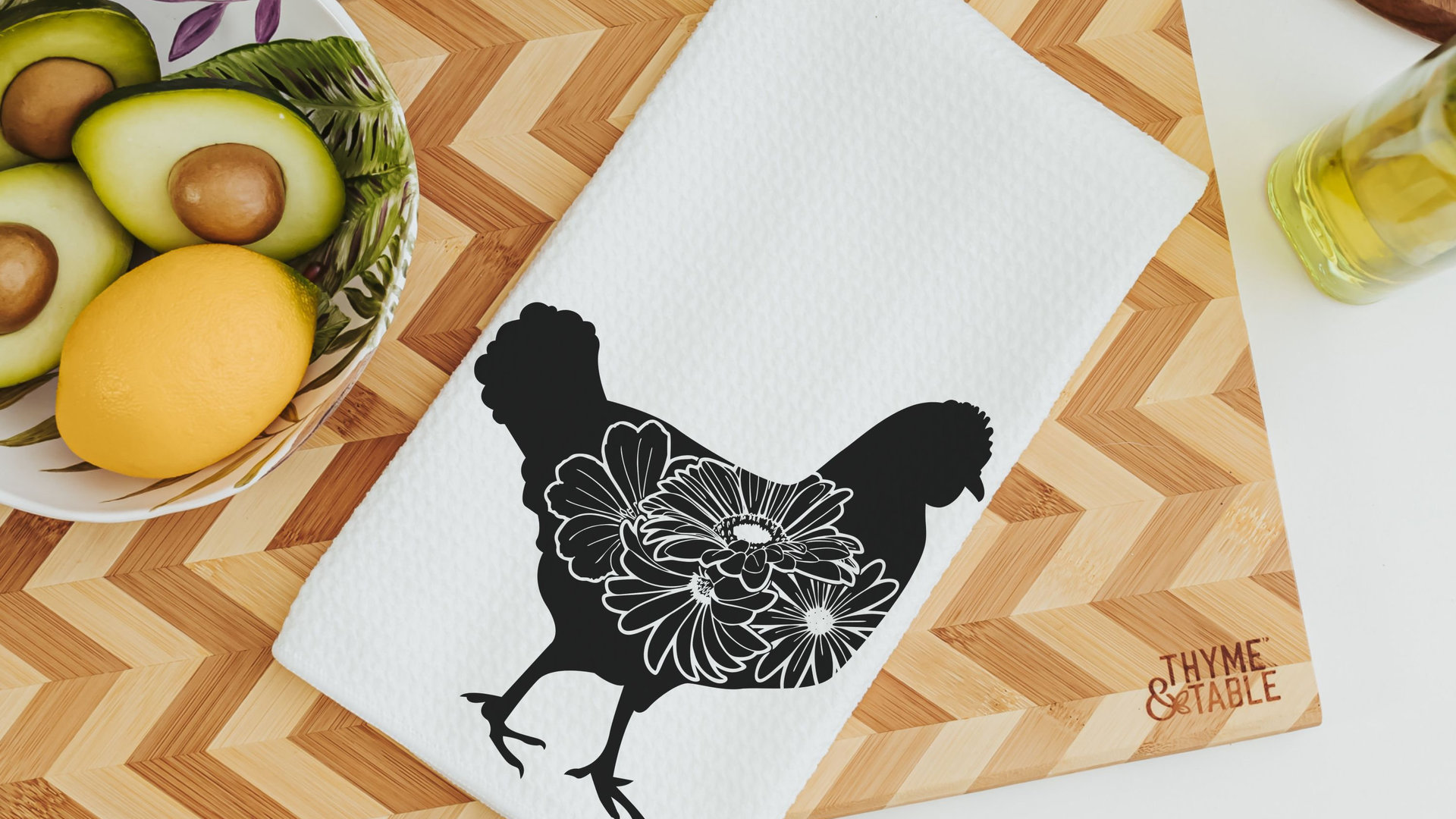 floral pig kitchen towels for Spring, farmhouse kitchen decor, cute pig gifts for pig lovers, black and white flower hand towel for bathroom