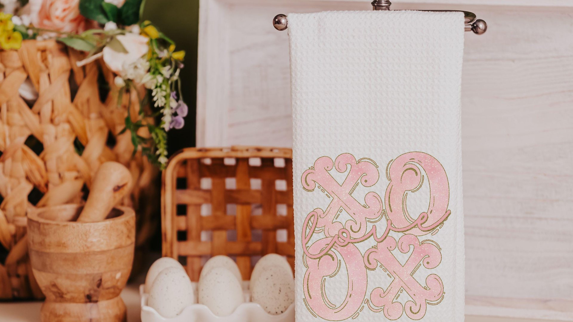 xo Valentines kitchen towels for Mom, blush pink coquette Valentines hand towels for bathroom, hugs and kisses Valentines gifts for couples