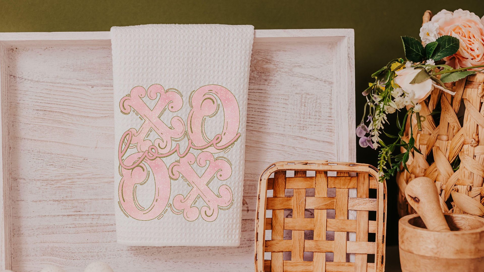 xo Valentines kitchen towels for Mom, blush pink coquette Valentines hand towels for bathroom, hugs and kisses Valentines gifts for couples