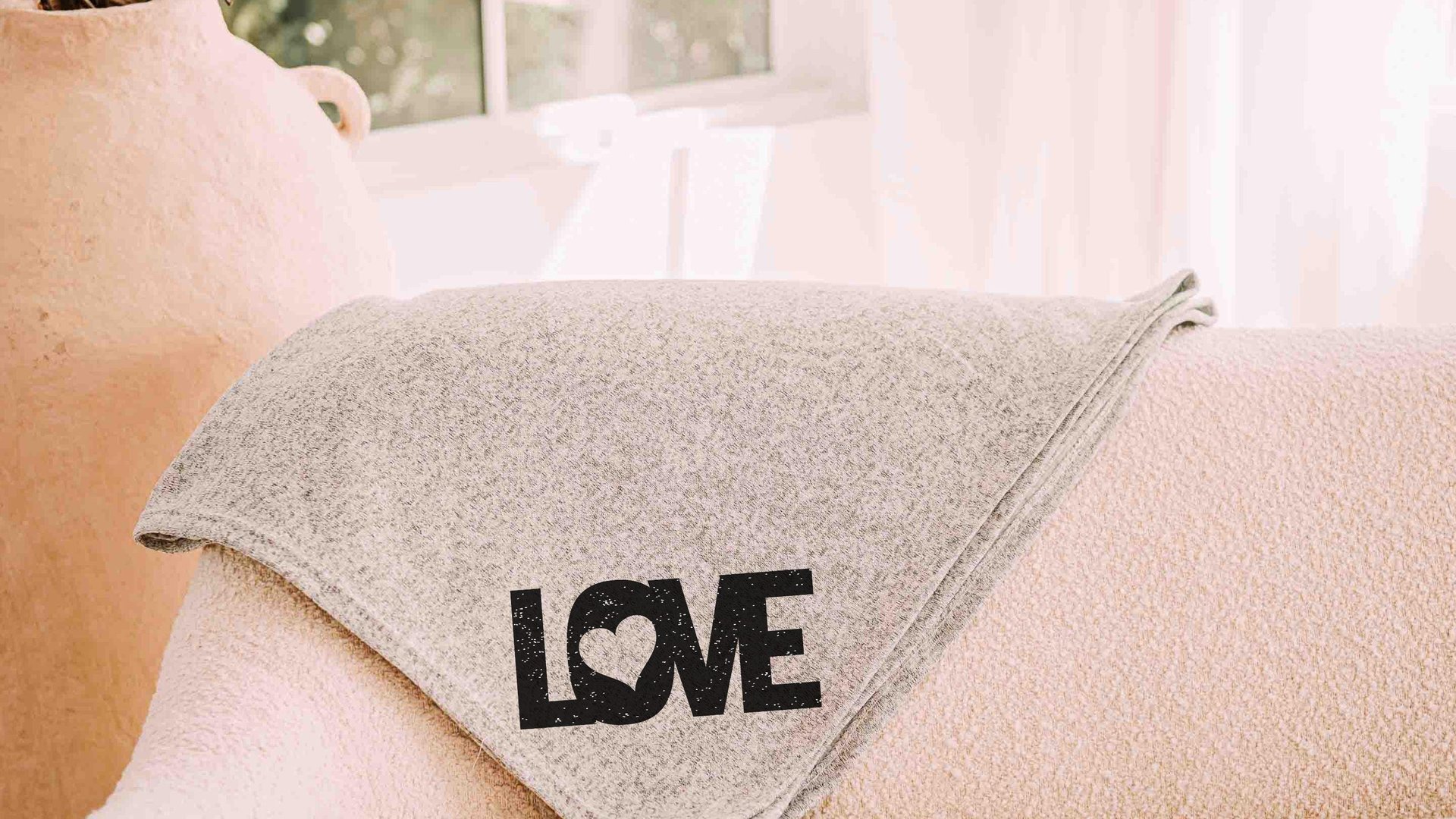 love throw blanket for bed, cute Valentines blankets for boyfriend, cozy Valentines day gifts for girlfriend, snuggle blanket for couples