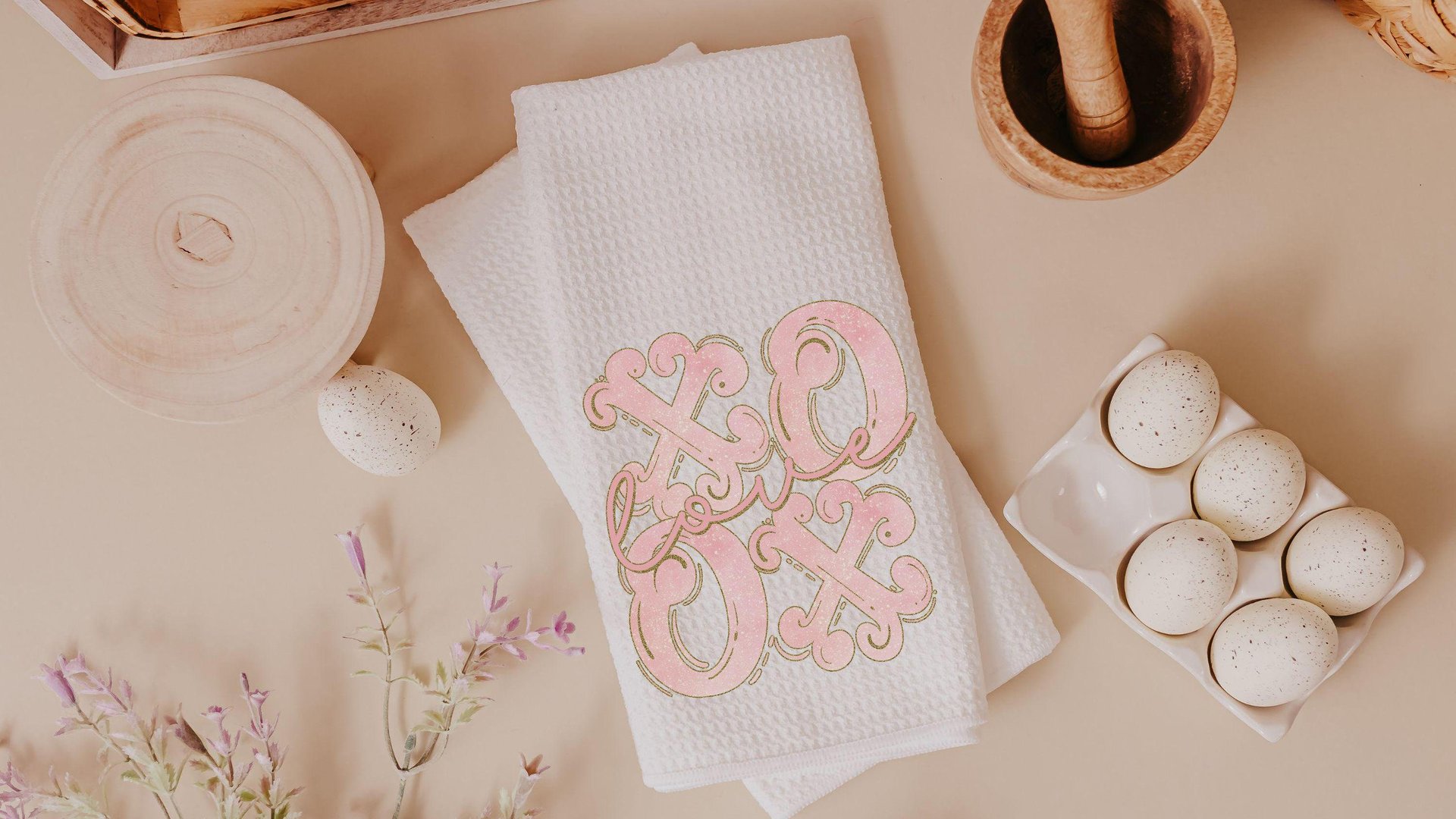 xo Valentines kitchen towels for Mom, blush pink coquette Valentines hand towels for bathroom, hugs and kisses Valentines gifts for couples