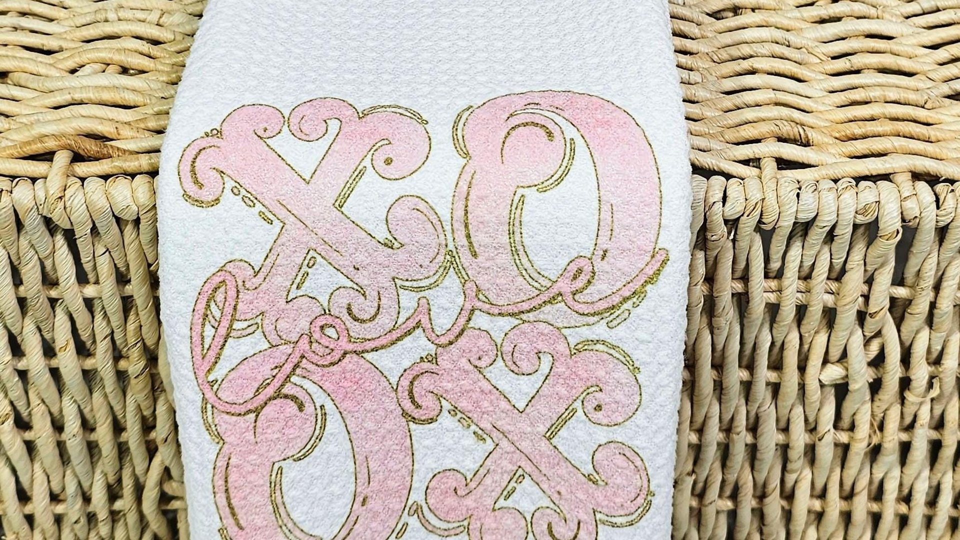 xo Valentines kitchen towels for Mom, blush pink coquette Valentines hand towels for bathroom, hugs and kisses Valentines gifts for couples
