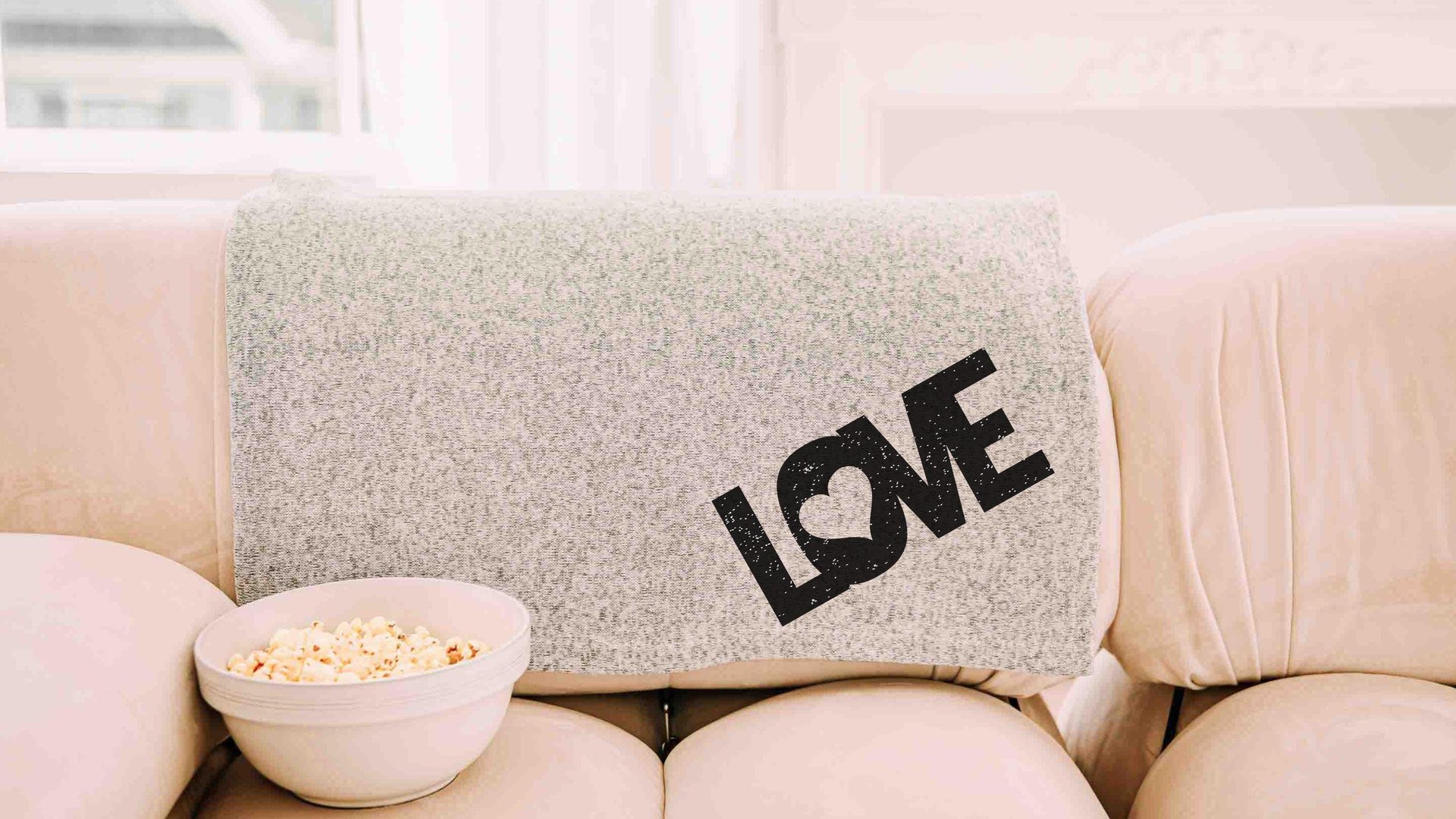 love throw blanket for bed, cute Valentines blankets for boyfriend, cozy Valentines day gifts for girlfriend, snuggle blanket for couples