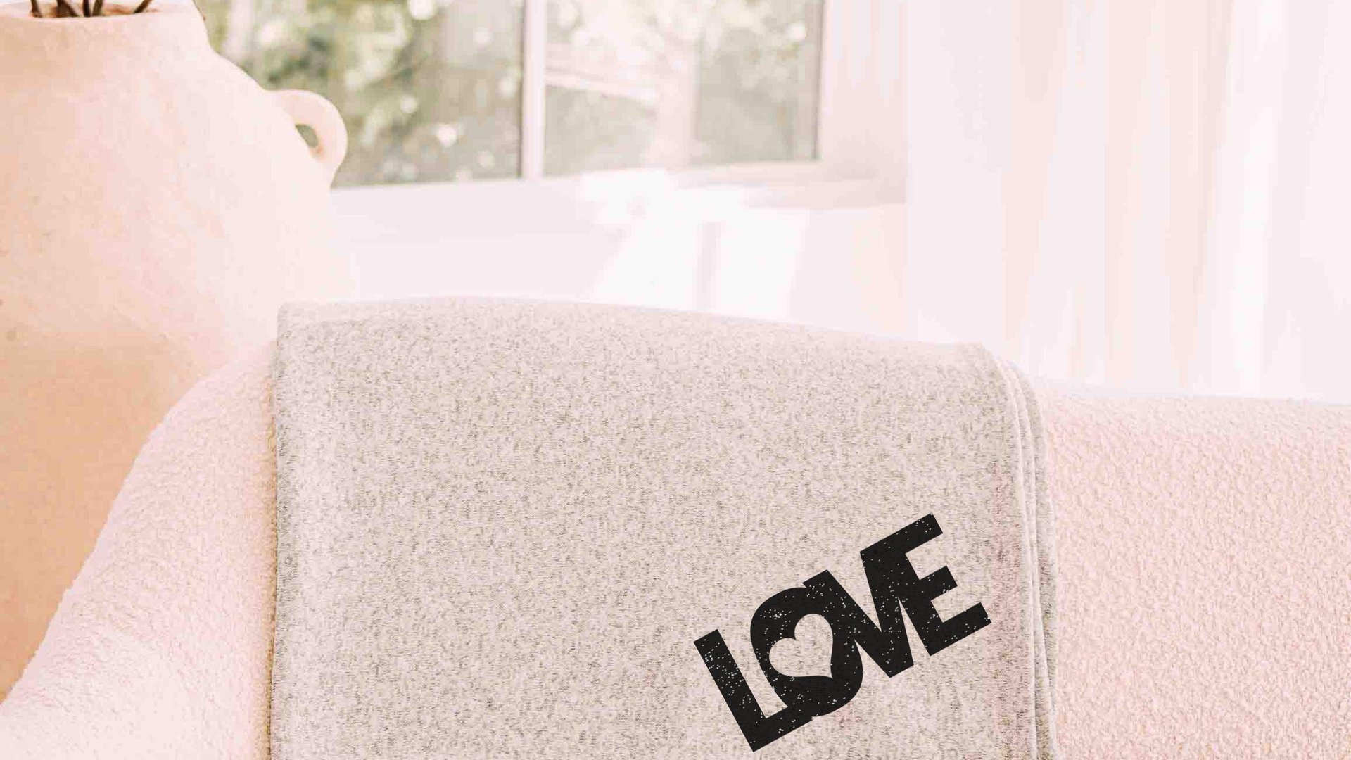 love throw blanket for bed, cute Valentines blankets for boyfriend, cozy Valentines day gifts for girlfriend, snuggle blanket for couples