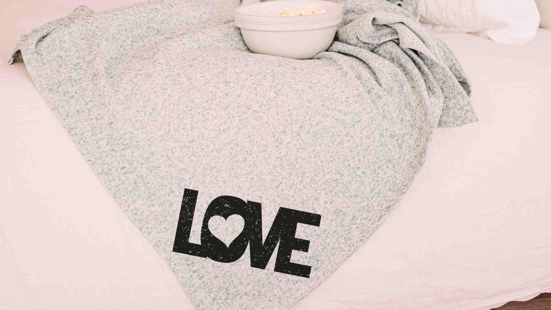 love throw blanket for bed, cute Valentines blankets for boyfriend, cozy Valentines day gifts for girlfriend, snuggle blanket for couples