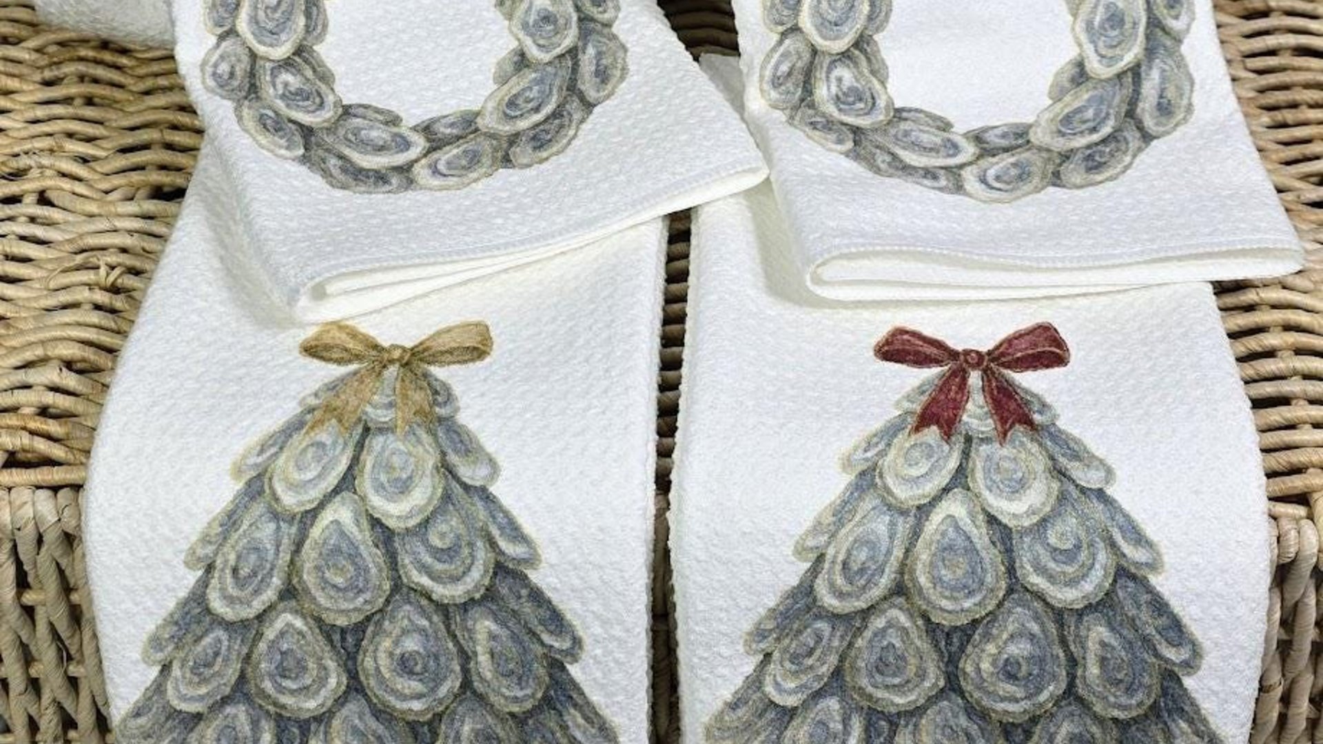 oyster shell Christmas wreath throw pillows for bedroom, coastal Christmas kitchen accessories, oyster Christmas hand towels for bathroom