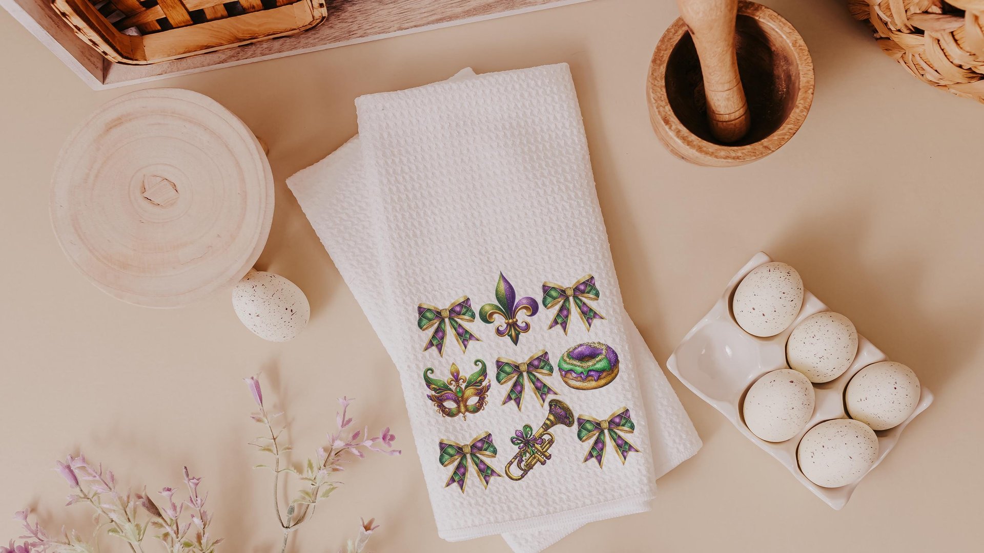 Mardi Gras throw pillow for green couch, Fat Tuesday decorative pillow cover 18x18, king cake pillow for realtors, Louisiana gifts for women