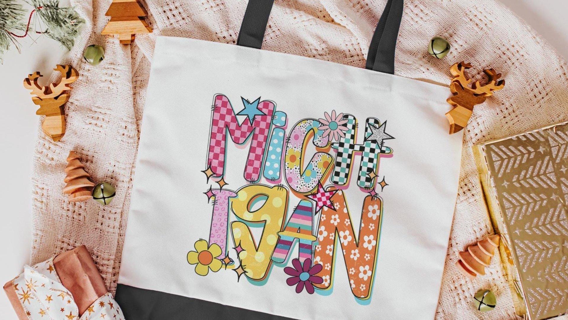 pink checkered Michigan tote bag for teachers, rainbow Michigan real estate agent tote bag for women, cute Michigan gifts for girls, best