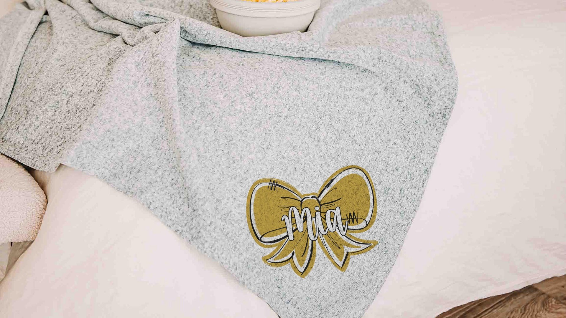 Personalized carolina blue coquette bow name blanket, college gifts for best friend, trendy aesthetic throw blankets for college apartment