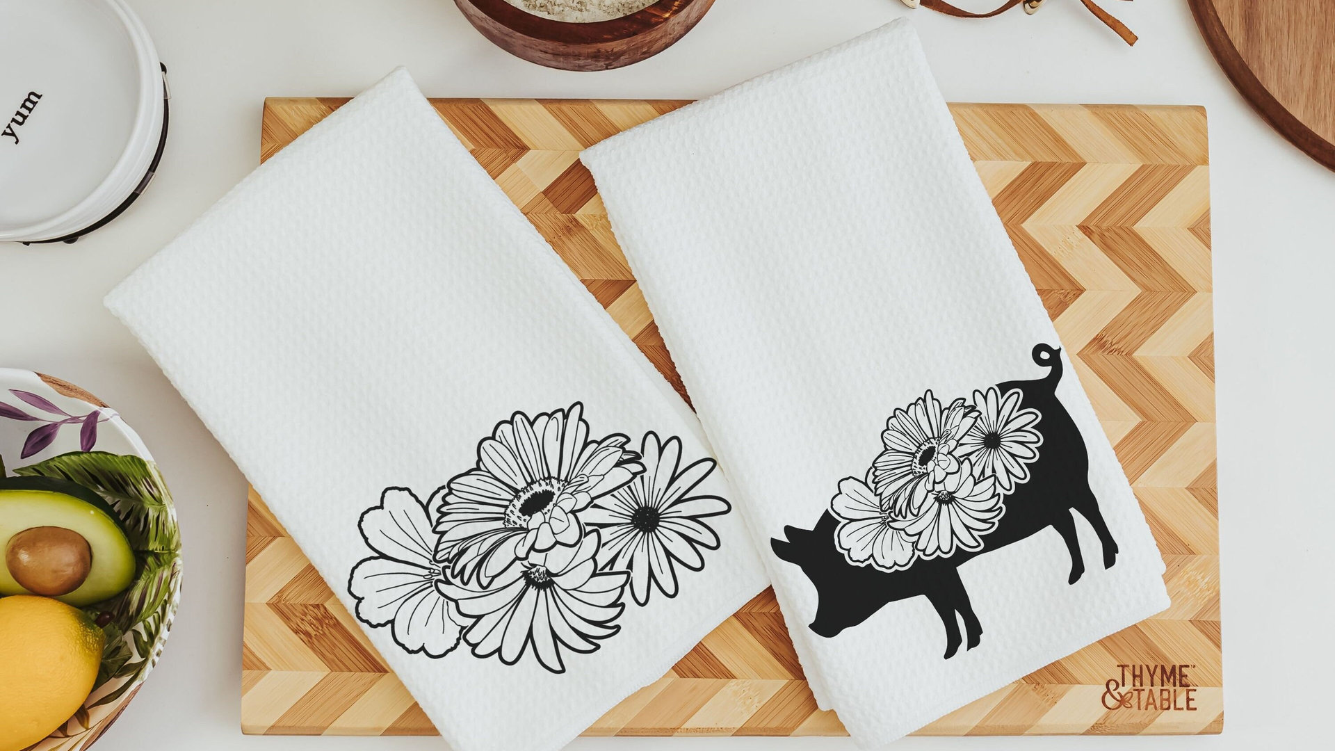 floral pig kitchen towels for Spring, farmhouse kitchen decor, cute pig gifts for pig lovers, black and white flower hand towel for bathroom