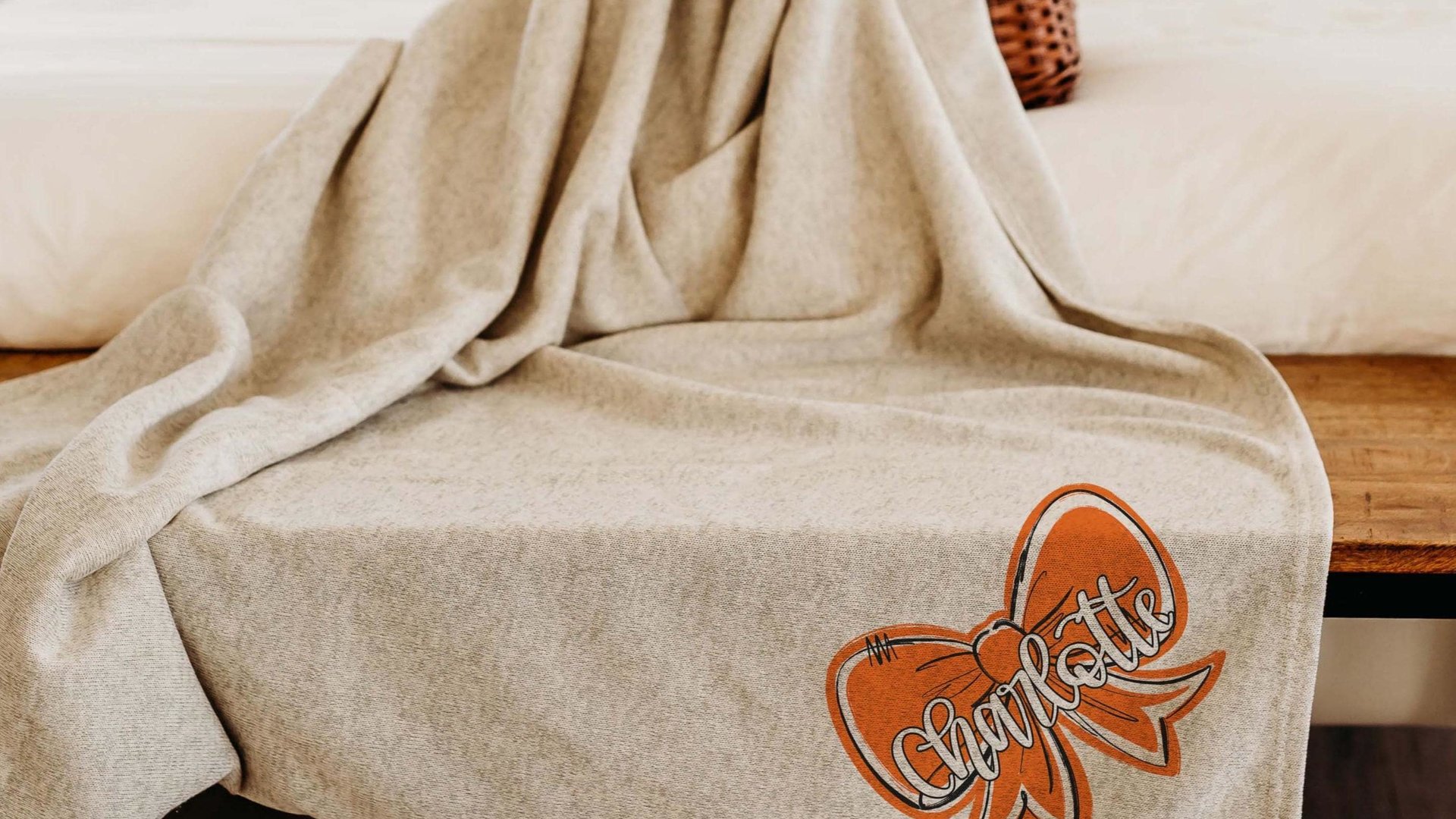 Personalized carolina blue coquette bow name blanket, college gifts for best friend, trendy aesthetic throw blankets for college apartment